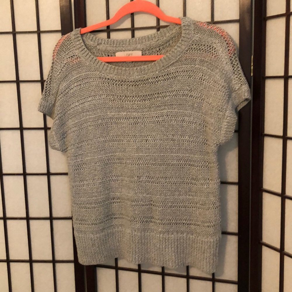 Light grey short sleeve sweater